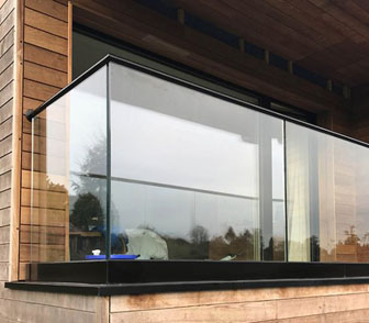 Framed Glass Railing VS Frameless Glass Railing